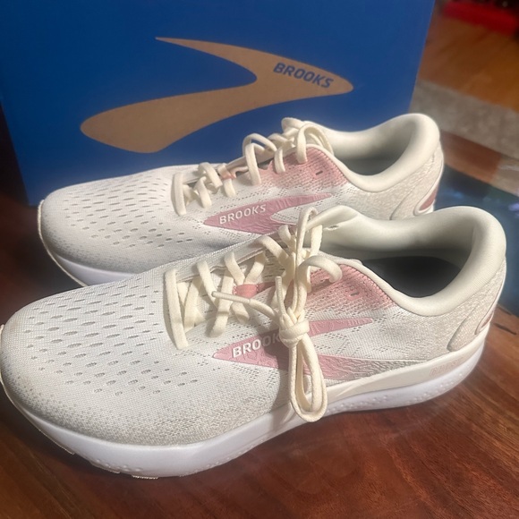 Brooks Ghost 16 Women’s 10.5 - Picture 5 of 6